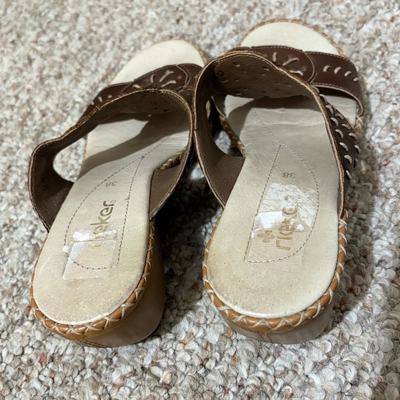 Rieker sz 38 (US 7) Brown Slip On Wedge w/Floral Design Padded Leather Footbed - Picture 3 of 8